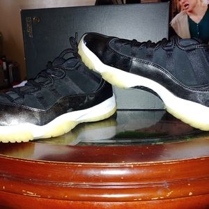 Air Jordan 11 Low Men's size 8
